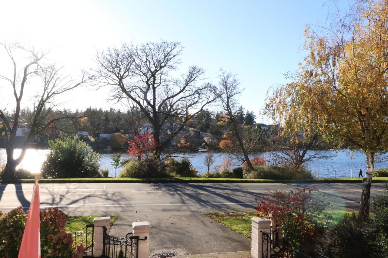 Lipton Place By Elegant Waterfront Esquimalt Bagian luar foto