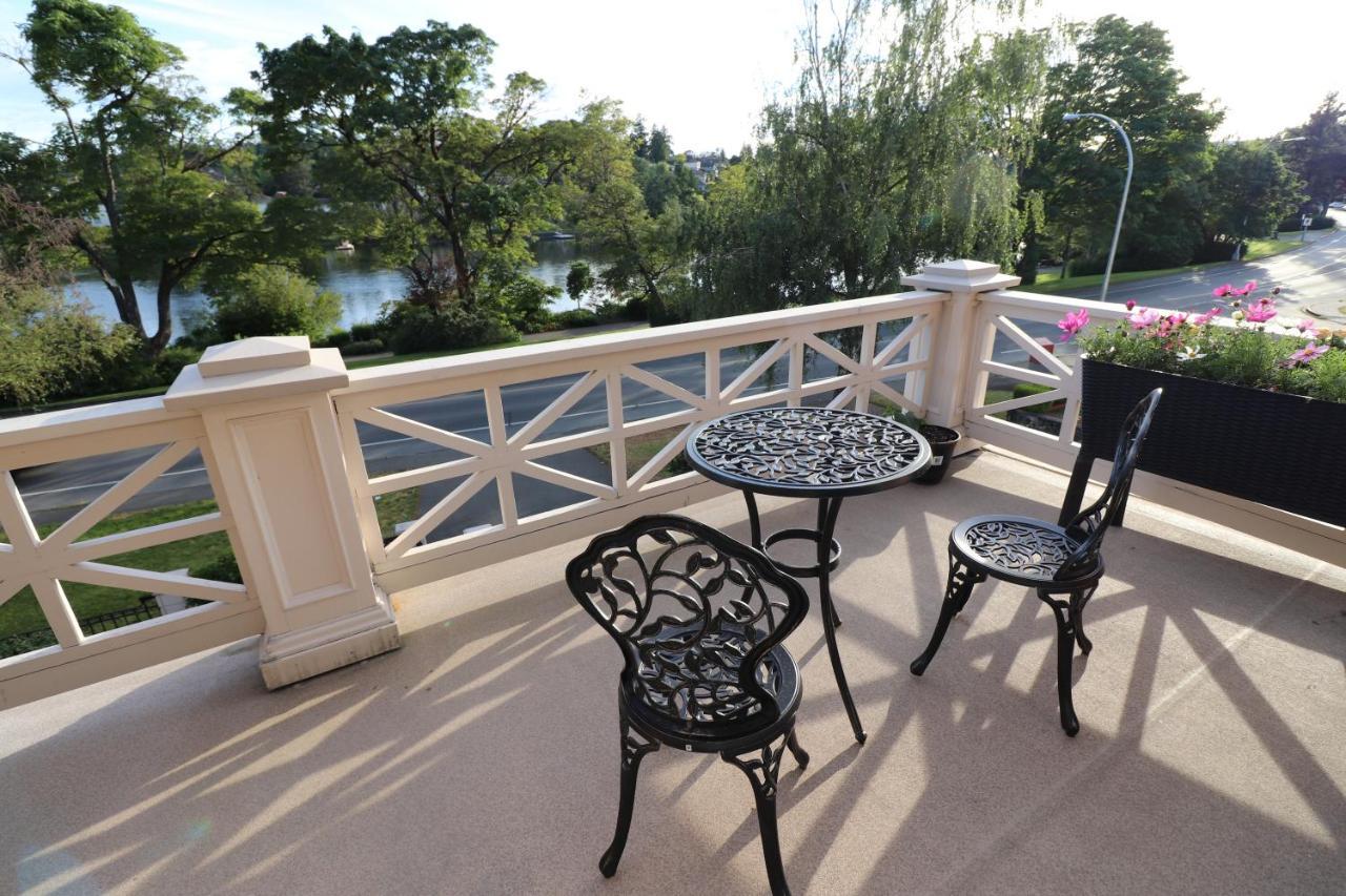 Lipton Place By Elegant Waterfront Esquimalt Bagian luar foto