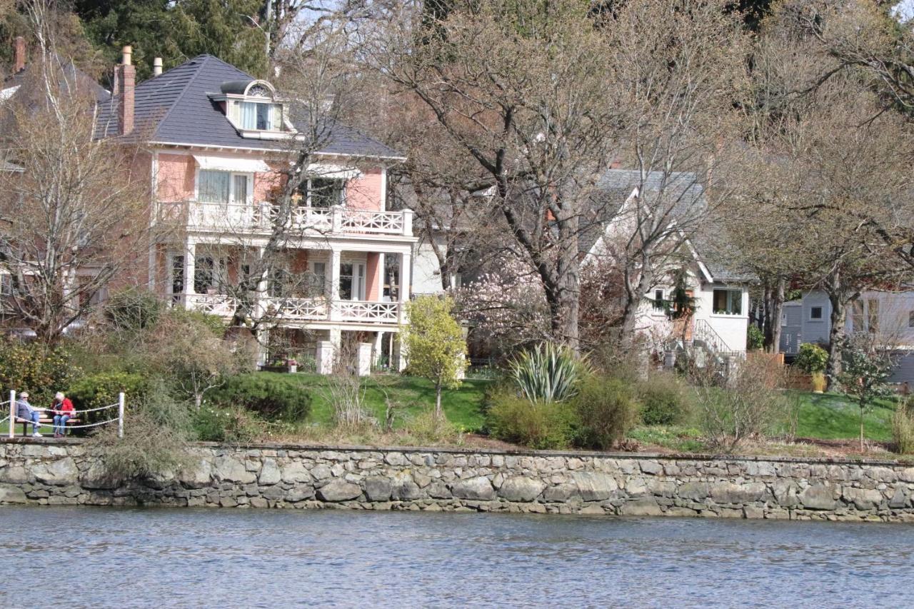 Lipton Place By Elegant Waterfront Esquimalt Bagian luar foto