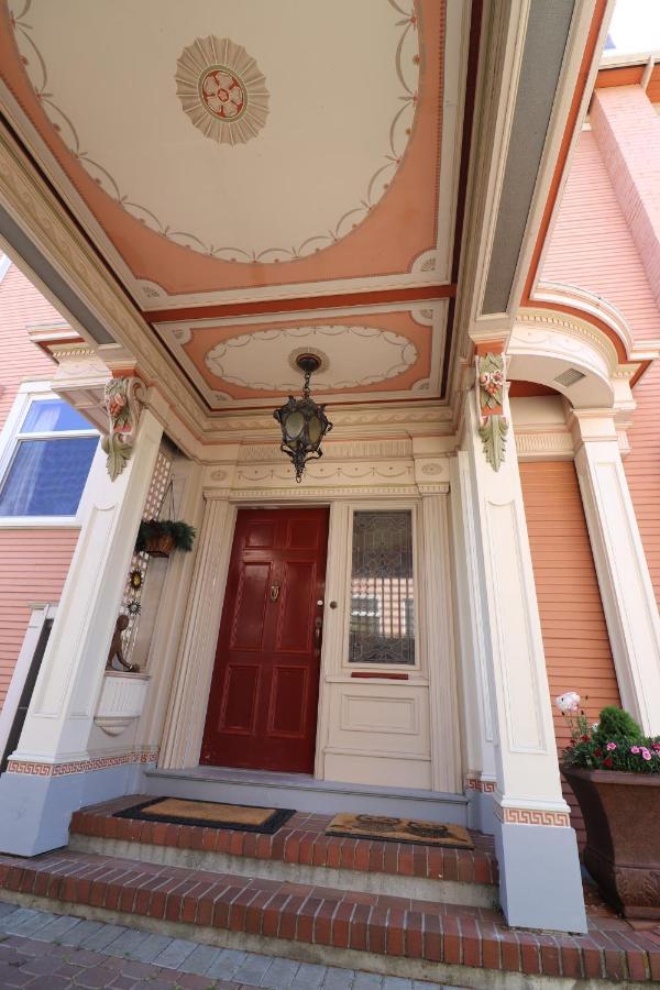 Lipton Place By Elegant Waterfront Esquimalt Bagian luar foto