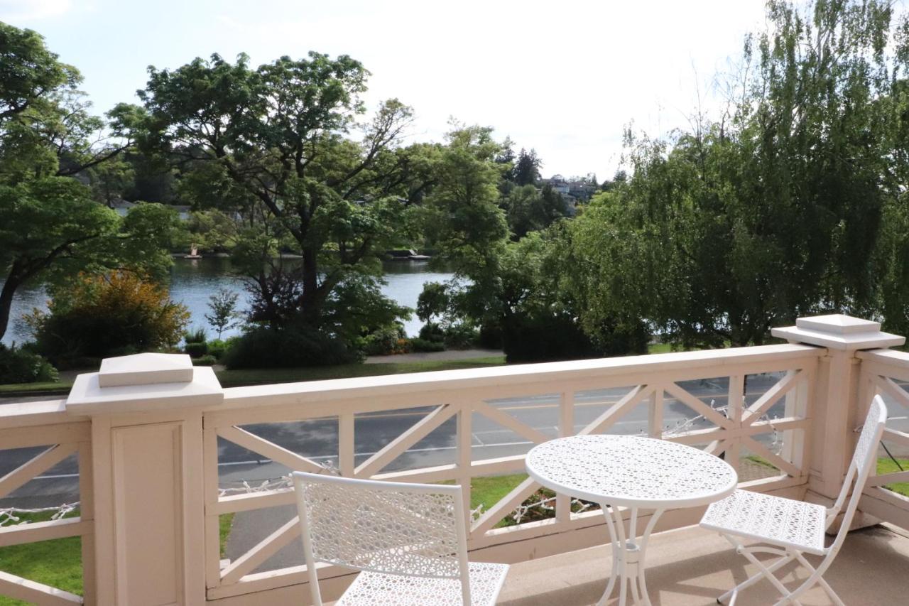 Lipton Place By Elegant Waterfront Esquimalt Bagian luar foto