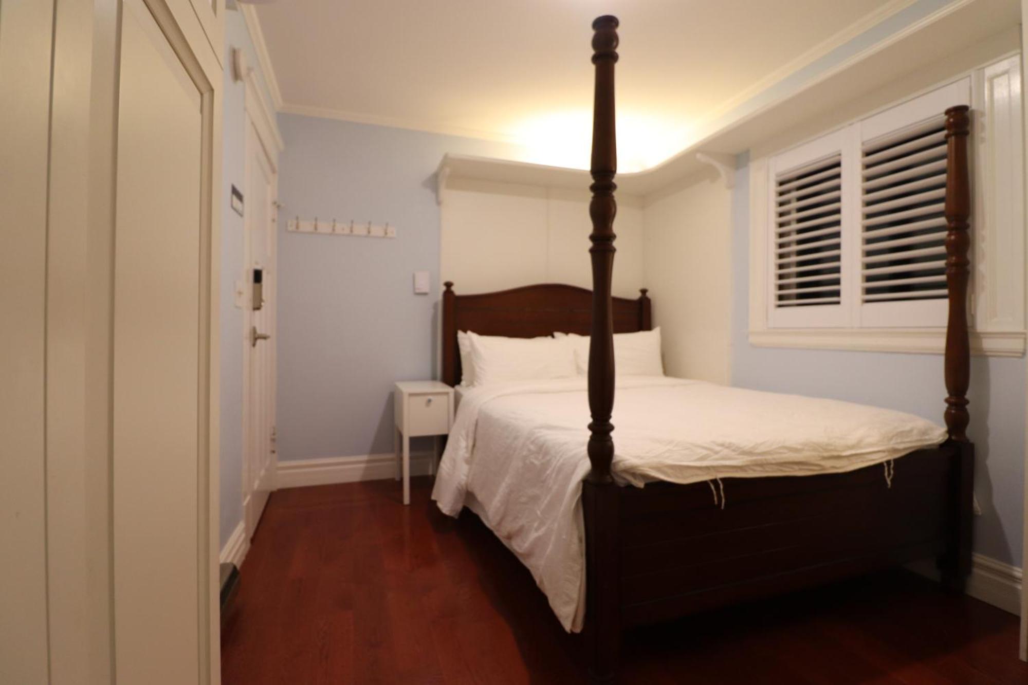 Lipton Place By Elegant Waterfront Esquimalt Bagian luar foto