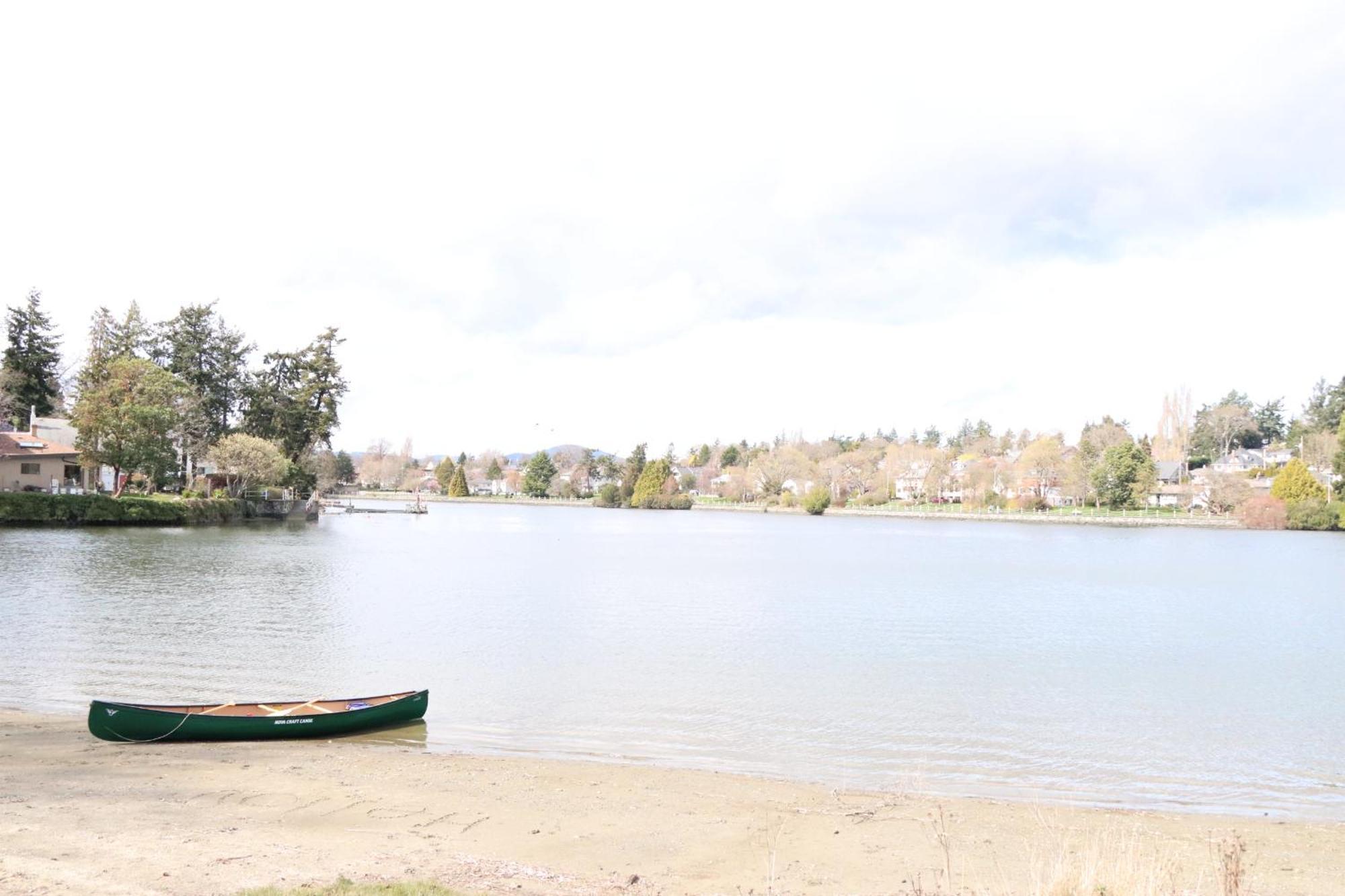 Lipton Place By Elegant Waterfront Esquimalt Bagian luar foto