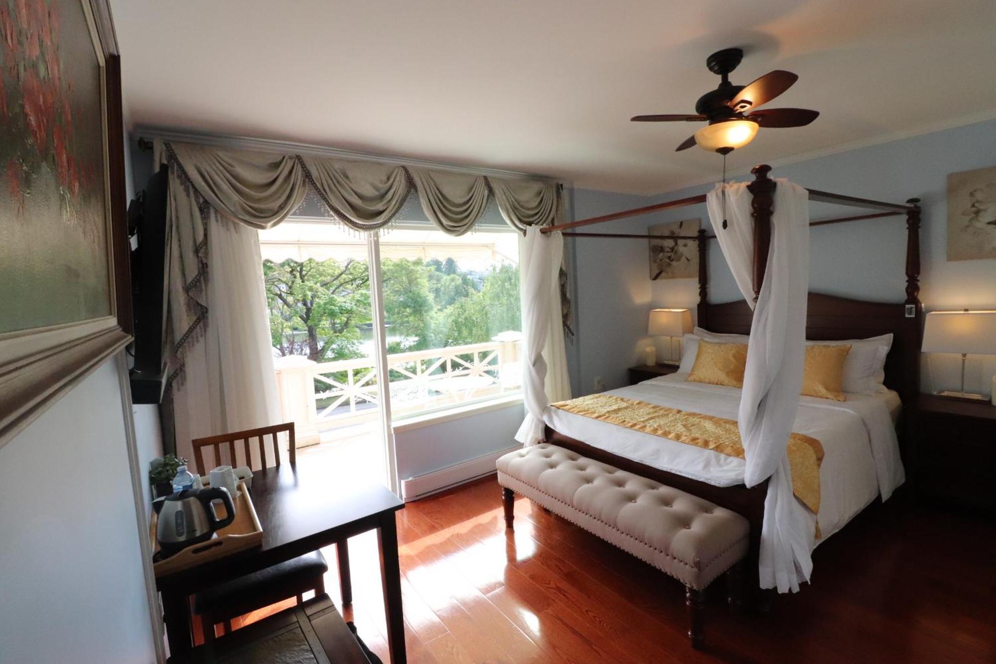 Lipton Place By Elegant Waterfront Esquimalt Bagian luar foto