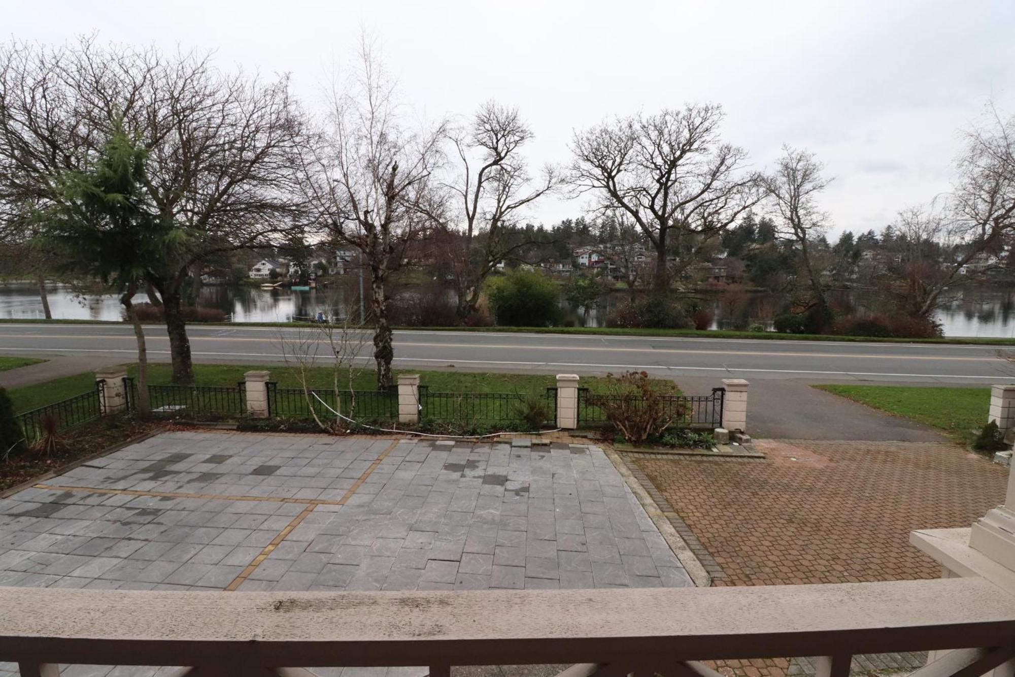Lipton Place By Elegant Waterfront Esquimalt Bagian luar foto